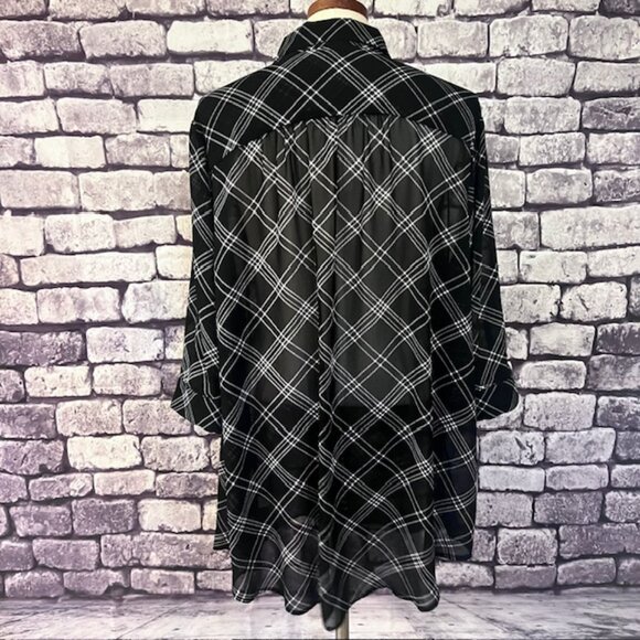 Torrid Black & White Button Down 3/4 Sleeve Blouse Size 2X - Picture 4 of 7